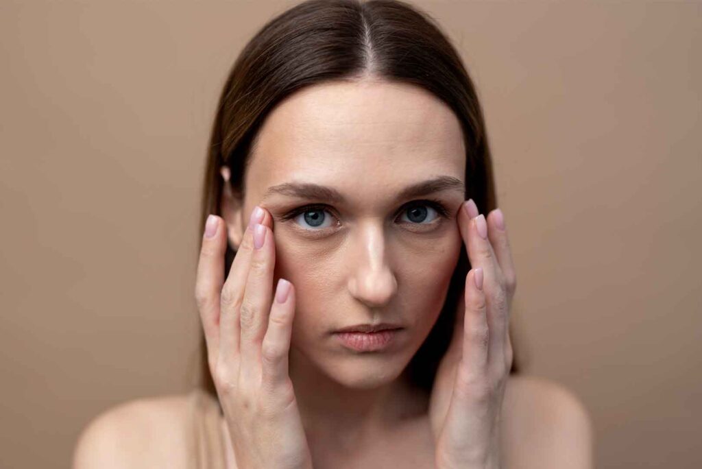 Qué Causa las Ojeras y Cómo el Ácido Hialurónico Puede Ayudar